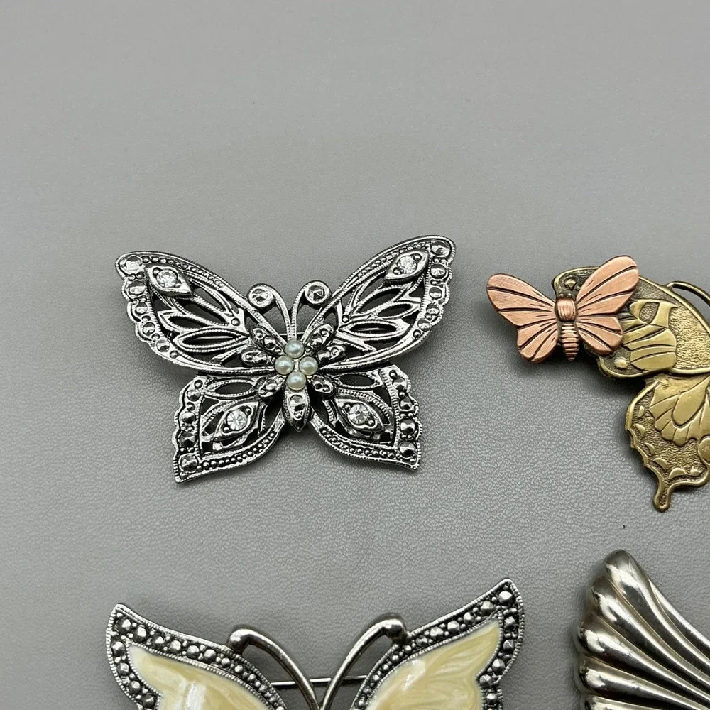 N/A butterfly brooch